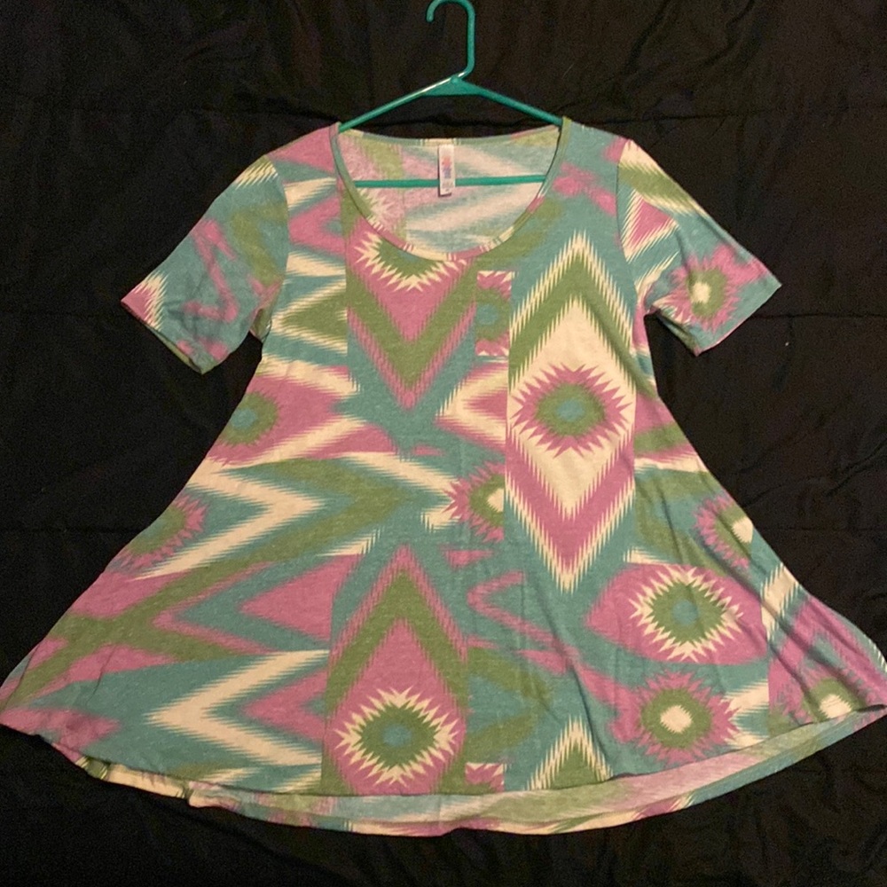 Lularoe xs top in green and purple